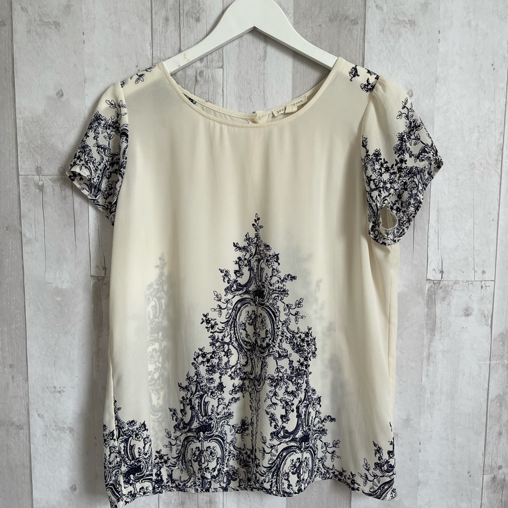 Paper crown anthropologie blue white blouse medium back buttons